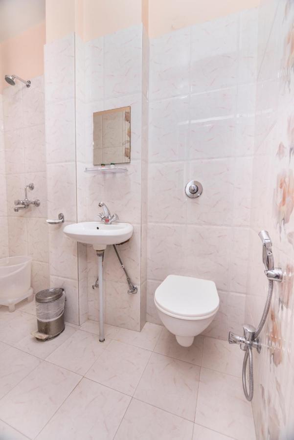 Hotel Bleue Mont Варанаси Екстериор снимка