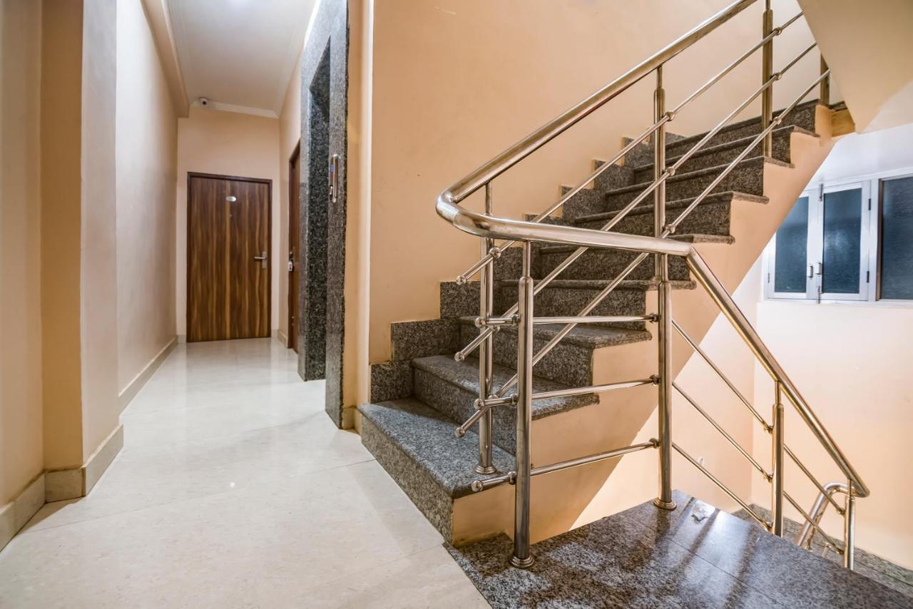 Hotel Bleue Mont Варанаси Екстериор снимка