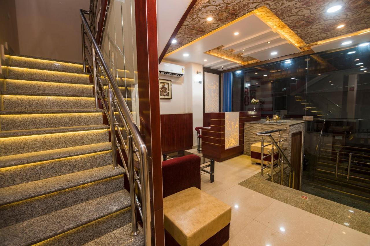 Hotel Bleue Mont Варанаси Екстериор снимка