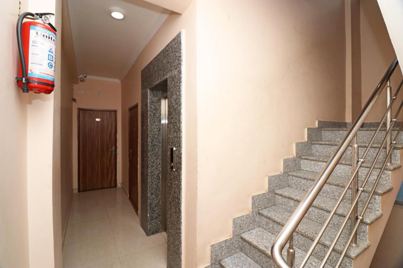 Hotel Bleue Mont Варанаси Екстериор снимка