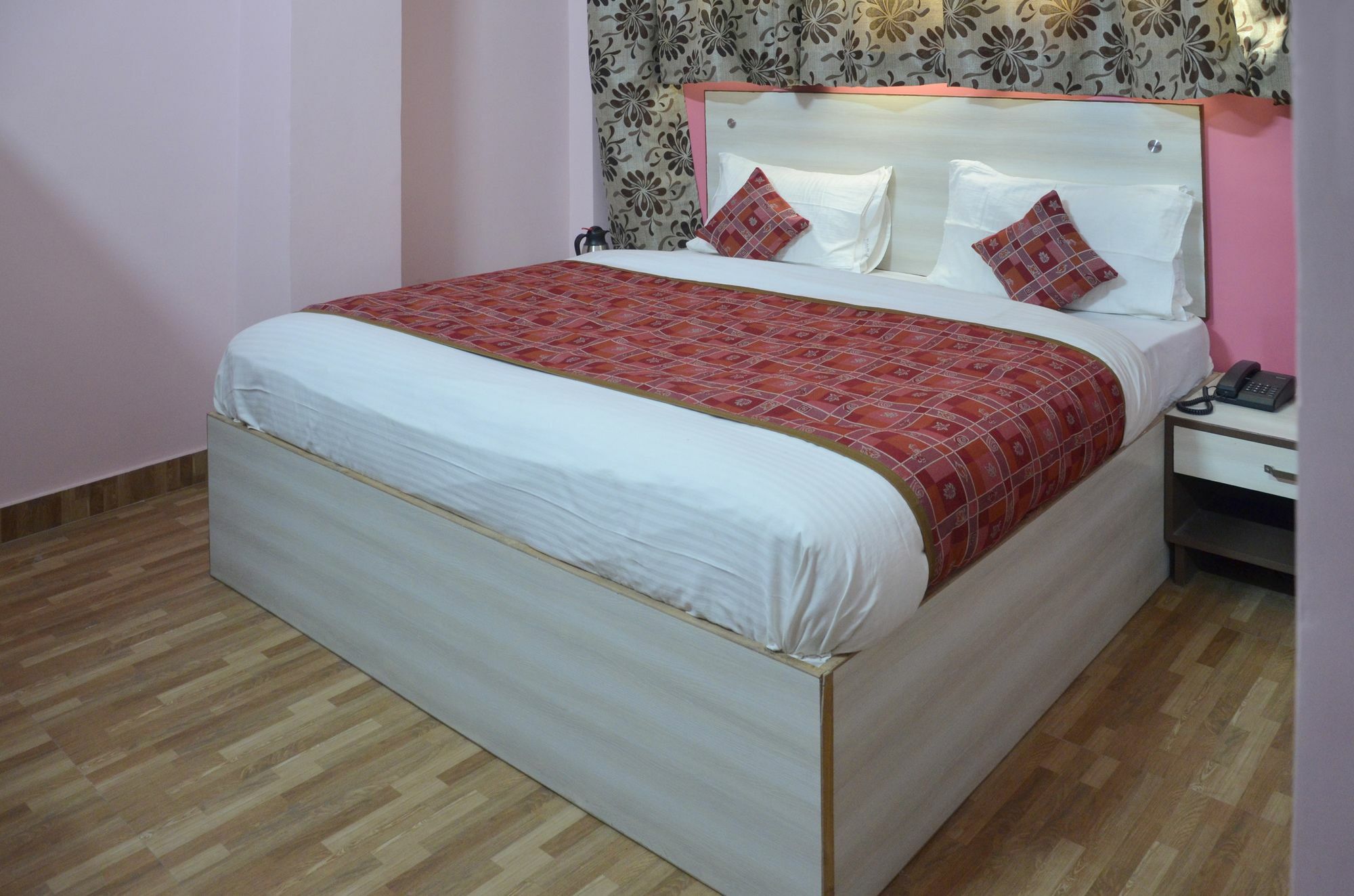 Hotel Bleue Mont Варанаси Екстериор снимка