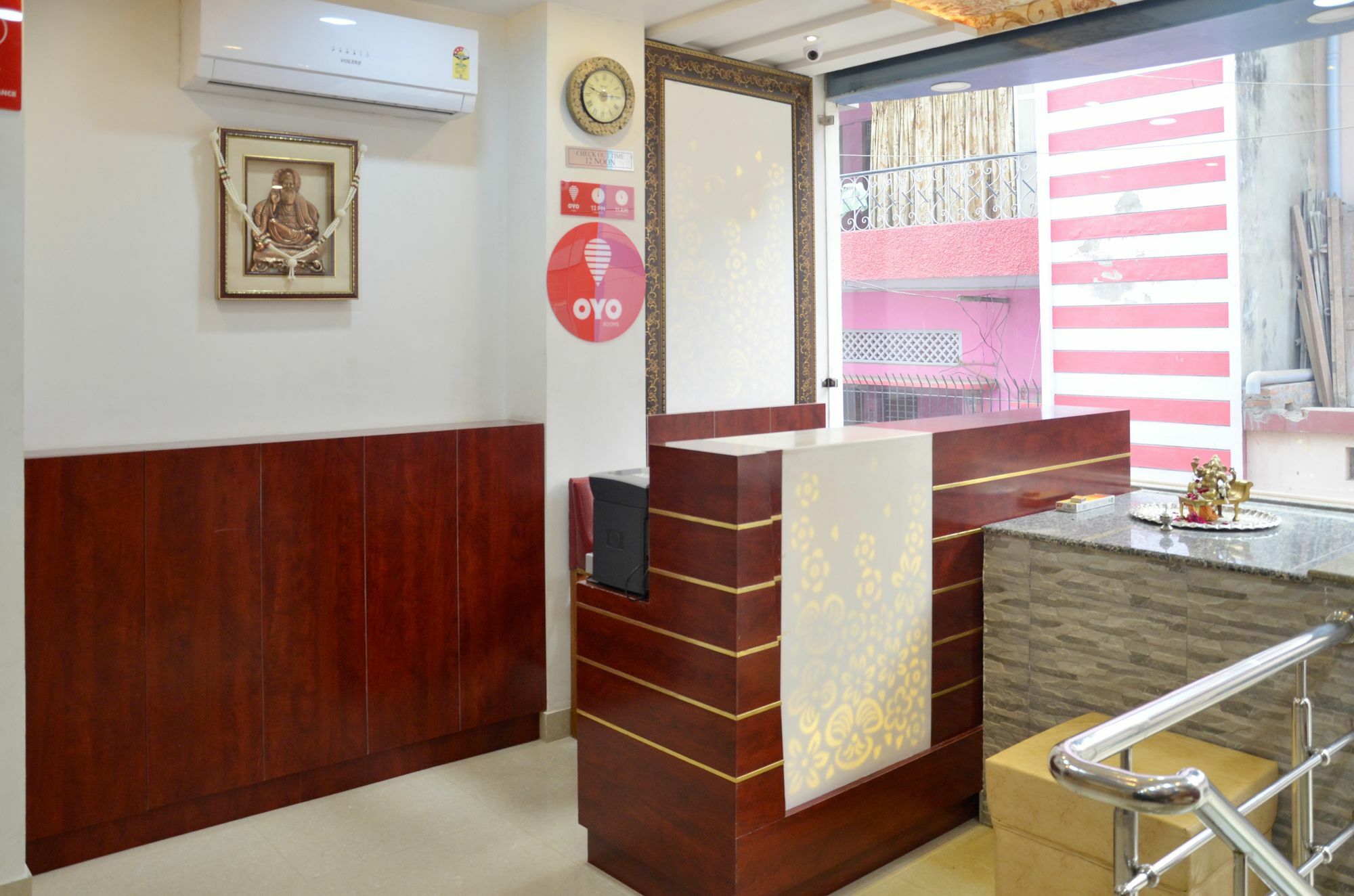 Hotel Bleue Mont Варанаси Екстериор снимка