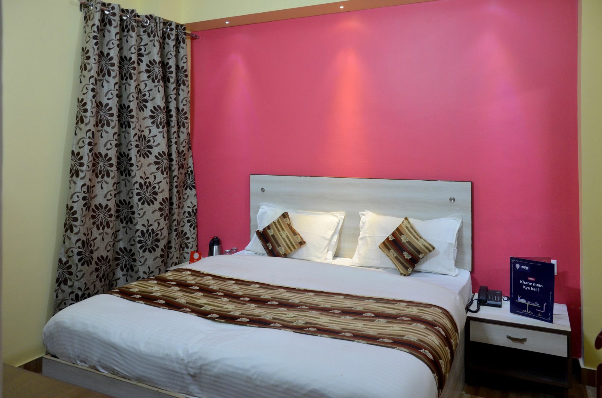 Hotel Bleue Mont Варанаси Екстериор снимка